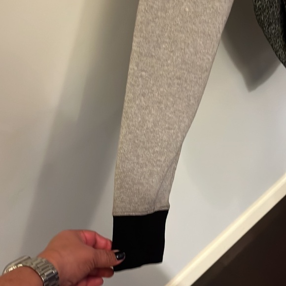 Marc Ecko Blk & Gray Sweater, Pocket in the front, Sherpa like lining  XL. - Picture 5 of 7